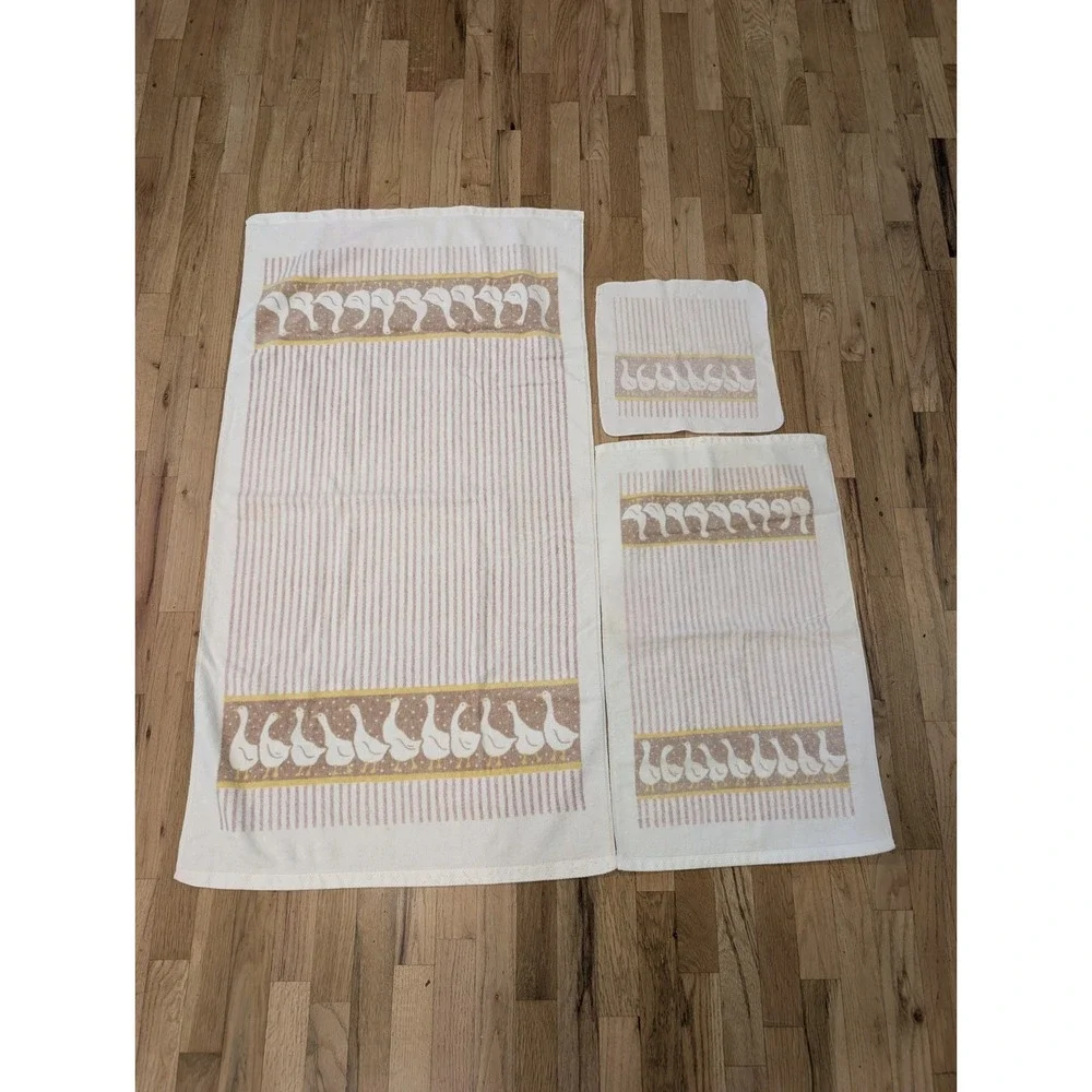 VTG Fieldcrest White Geese Brown Pink Yellow 3 Piece Bath Towel Set